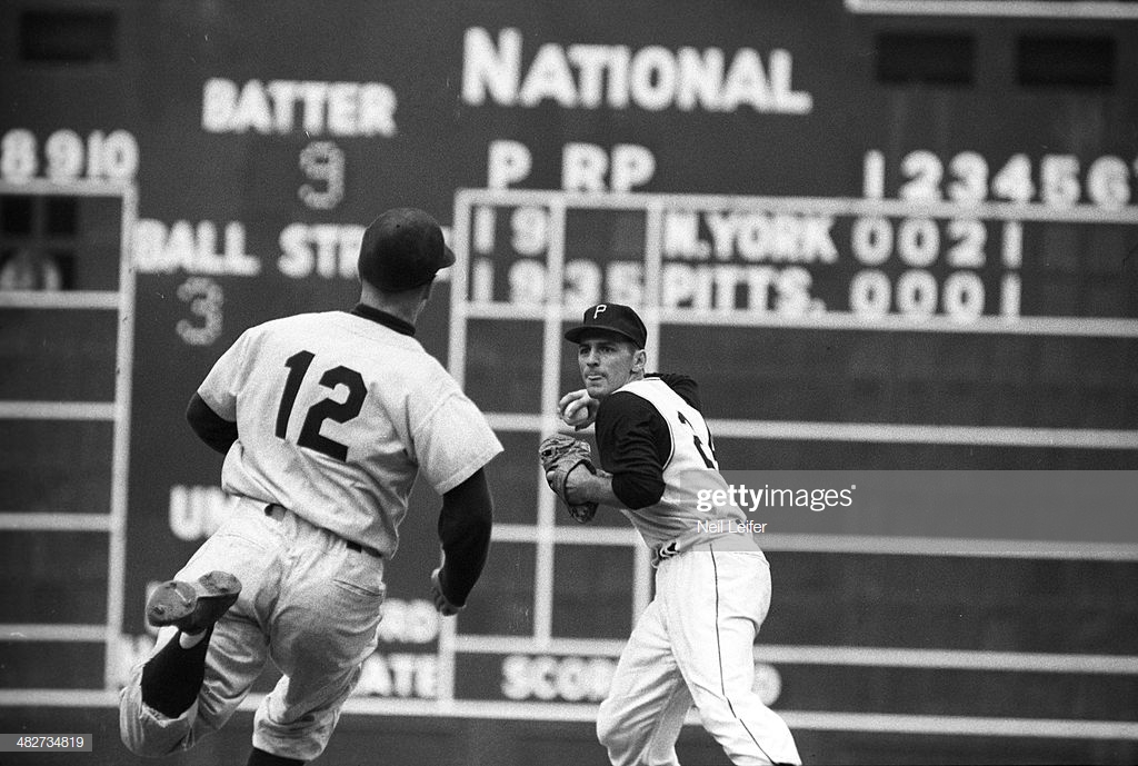 Hank Aaron at Bat | Neil Leifer Photography 40 x 60 / Edition of 75