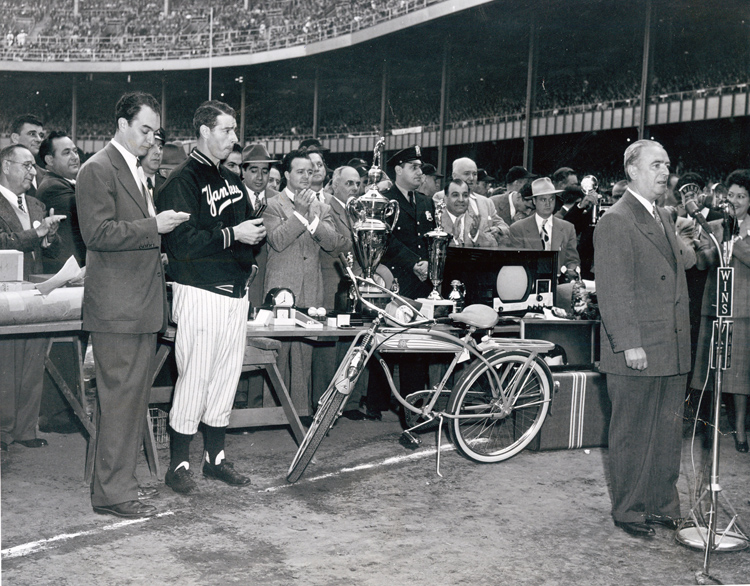 Joe DiMaggio '5' Yankees Vintage 'Thank You Lord' Essential T