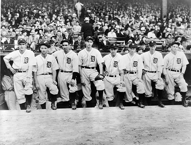 Lot Detail - 1943 REDS TEAM SIGNED BALL with BUCKY WALTERS