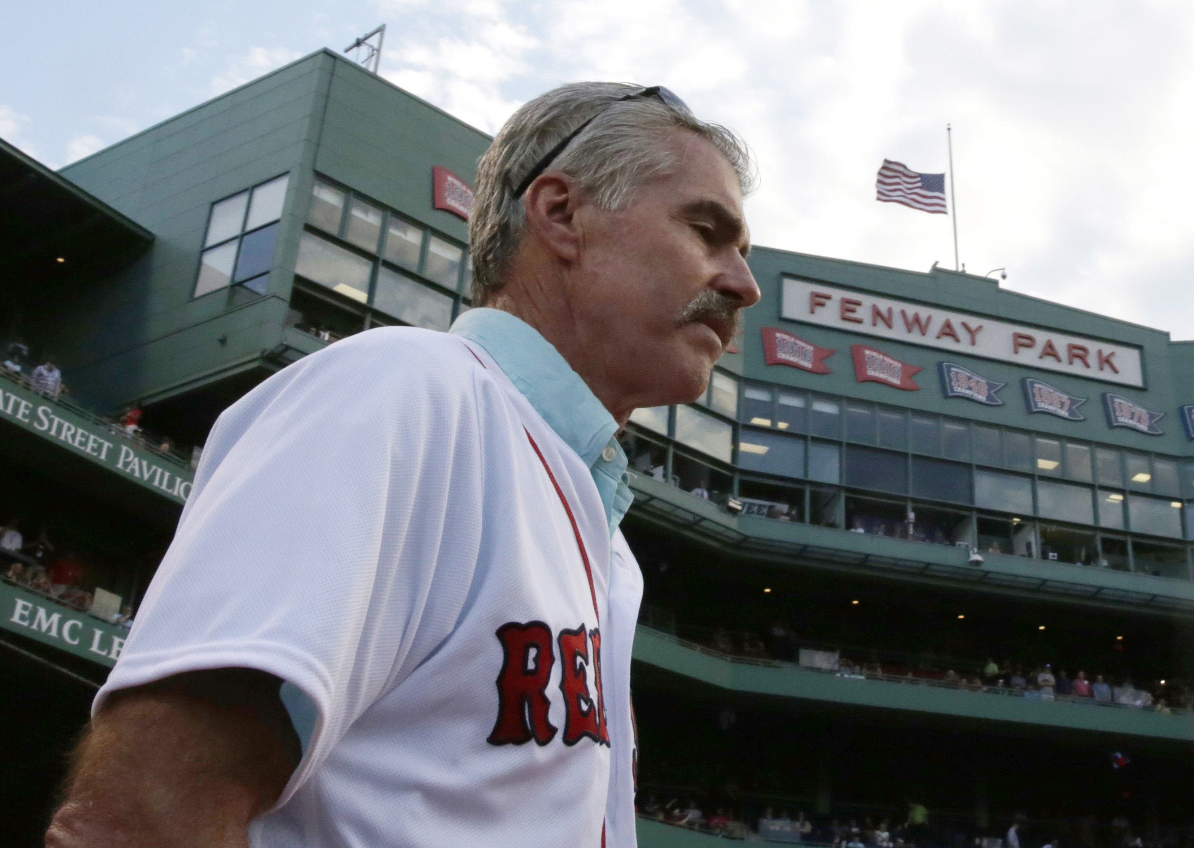 Bill Buckner welcomed back to Fenway Park warmly - The Boston Globe