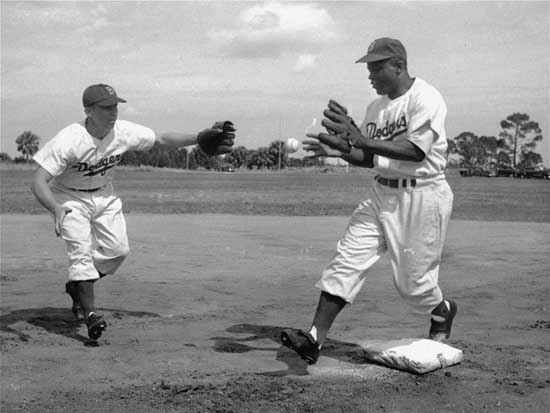 60 Moments: No. 31, Pee Wee Reese puts his arm around Jackie Robinson - The  Athletic