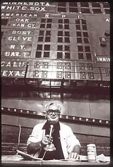 Harry Caray passed away 17 years ago today. Here his is mingling with fans  in 1978. : r/baseball