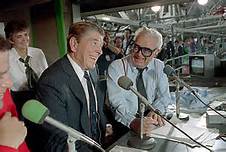 Harry Caray passed away 17 years ago today. Here his is mingling with fans  in 1978. : r/baseball