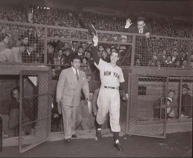 Lot Detail - Early 1940s Joe DiMaggio New York Yankees Game-Used Home  Pinstripe Flannel Jersey (Possibly Worn In '41—The 56-Game Hitting Streak,  MVP & World Championship Season)