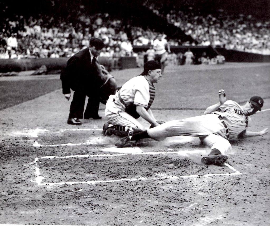 Lot Detail - Early 1940s Joe DiMaggio New York Yankees Game-Used Home  Pinstripe Flannel Jersey (Possibly Worn In '41—The 56-Game Hitting Streak,  MVP & World Championship Season)