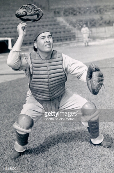 The strangest batting stance I ever saw. Stan Lopata, Phillies catcher in  the 1950s : r/baseball