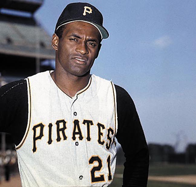 Yankees help pay tribute to former Pirates great Roberto Clemente