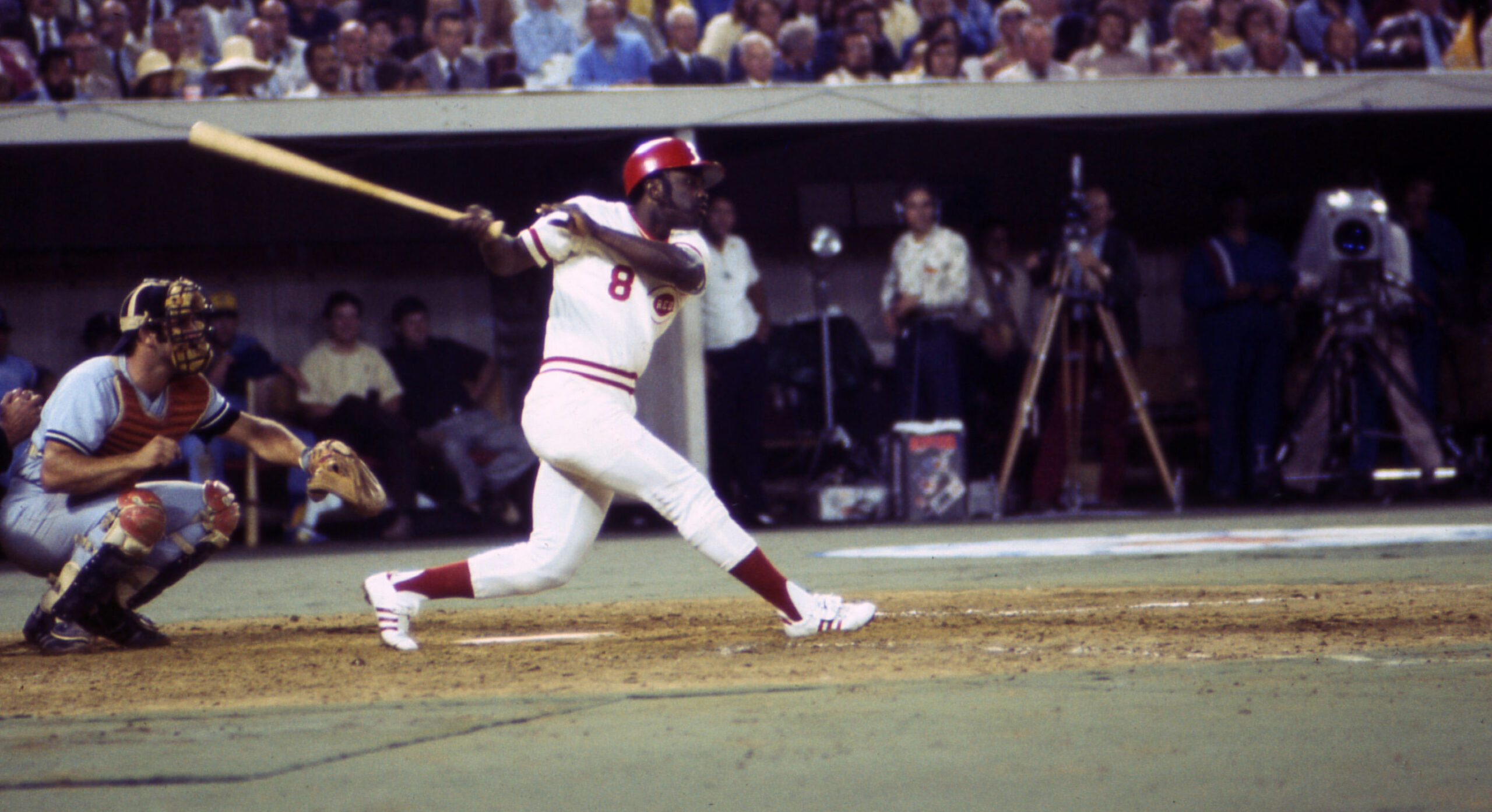 Boston Red Sox don throwback jerseys, honor 1975 World Series team at  Fenway Park (Photos) 