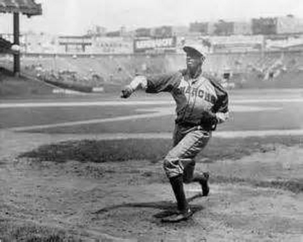 Negro League Kansas City Monarchs beat Sheboygan Chairmakers in 1937