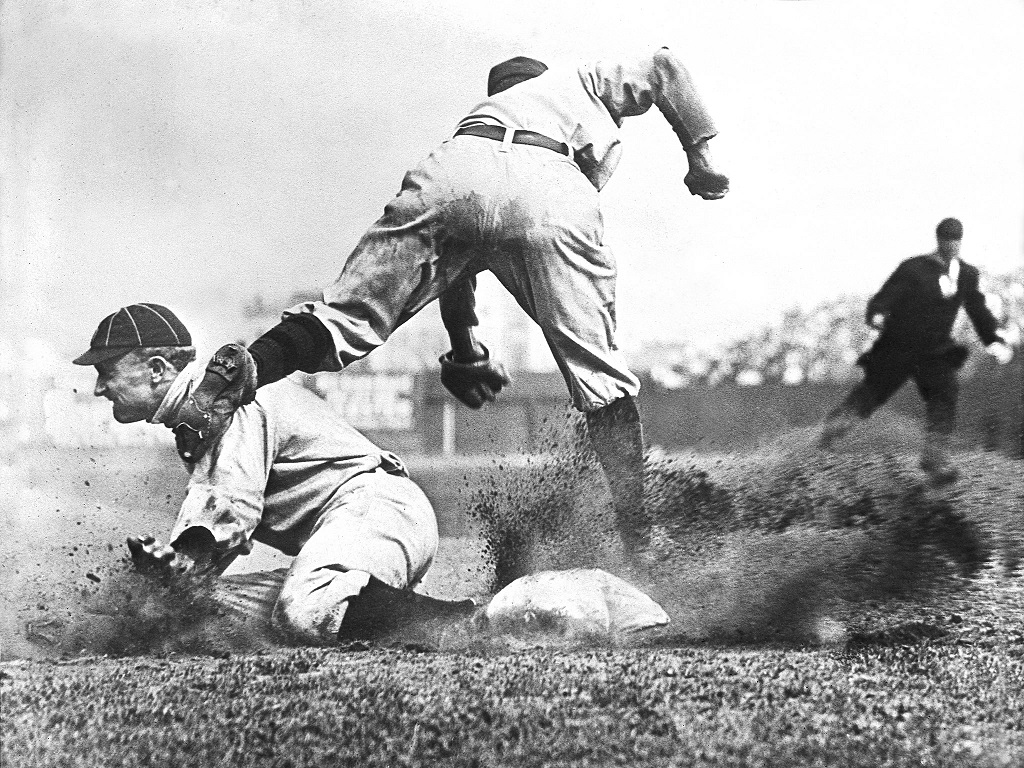 Who Won the 1910 Batting Title, Ty Cobb or Nap Lajoie?