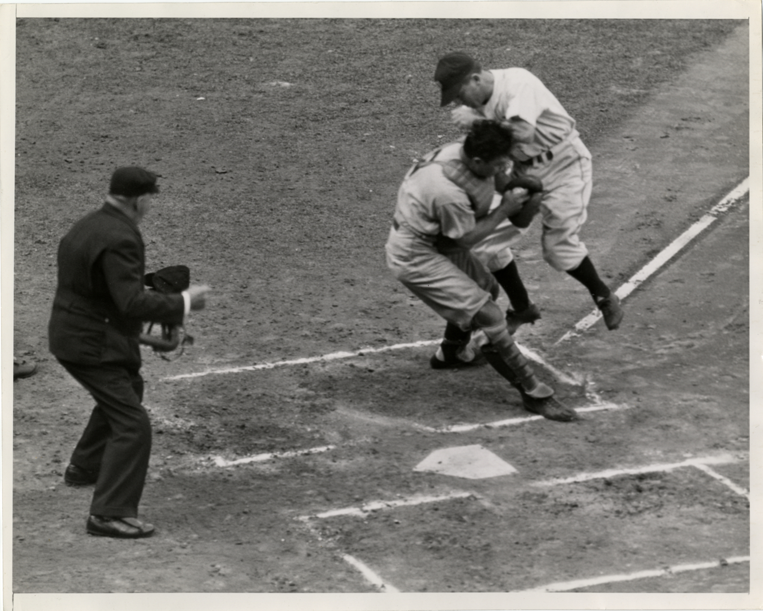 Briggs Stadium, Detroit, MI, October 6, 1940 – Tigers and Reds battle in Game 5 of World Series